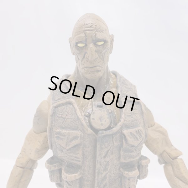 画像5: ▲買取品▲ メズコ ヘルボーイ アクションフィギュア ロジャー(コミック版) (5)