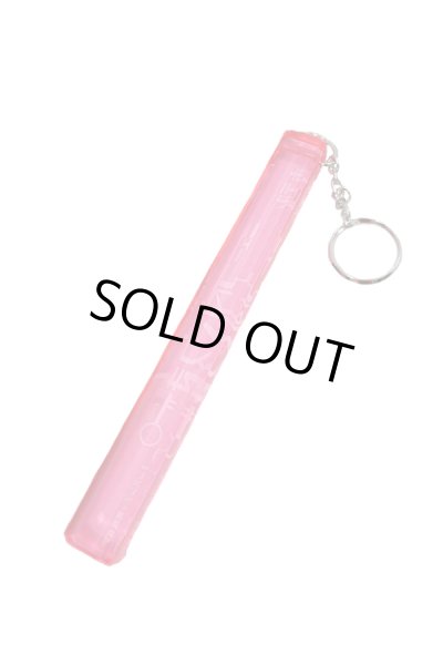 画像2: 【ADMSKI】期間限定 大阪名物アダムスキーみやげ "ホテルニューアダムスきー" アクリル棒キーホルダー / ピンク  (2)