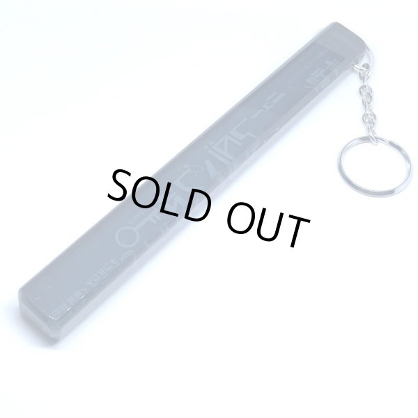 画像2: 【ADMSKI】新色 大阪名物アダムスキーみやげ マイナーチェンジ版 "ホテルニューアダムスきー" アクリル棒キーホルダー /ブラック (2)