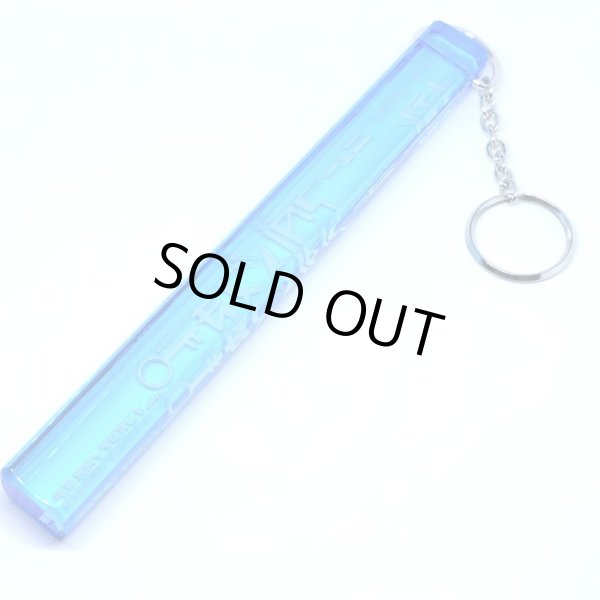 画像2: 【ADMSKI】新色 大阪名物アダムスキーみやげ マイナーチェンジ版 "ホテルニューアダムスきー" アクリル棒キーホルダー / ターコイズブルー (2)