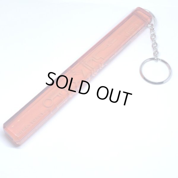 画像2: 【ADMSKI】大阪名物アダムスキーみやげ マイナーチェンジ版 "ホテルニューアダムスきー" アクリル棒キーホルダー /レッド (2)